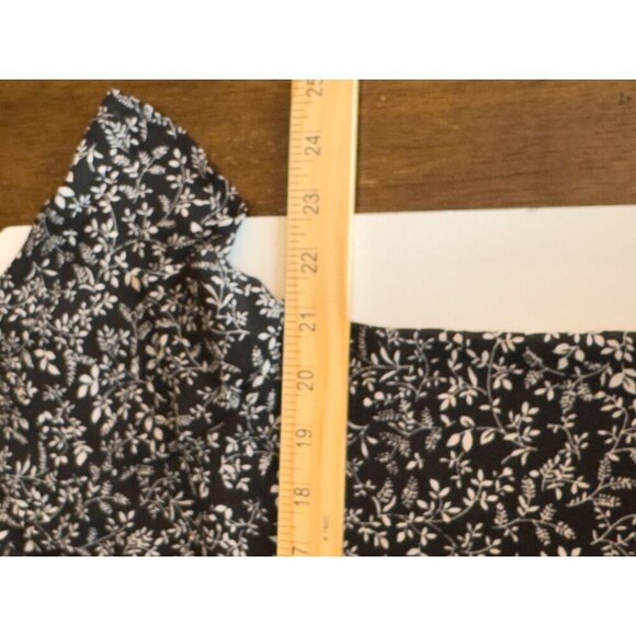 Pleione for Anthropologie Black and White Floral Blouse Top Sz M EUC Flattering - Picture 10 of 11